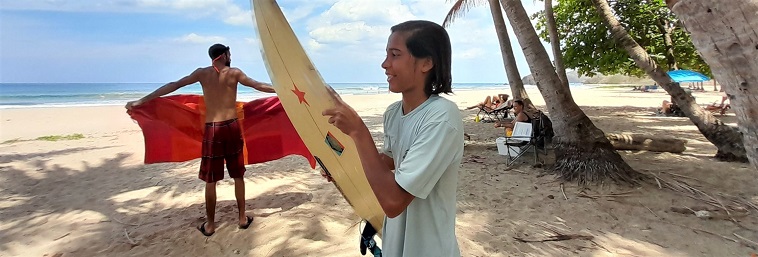 Matelot à Playa Grande avec son papa, mai 2023