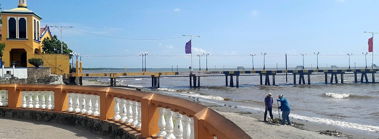 Hôtel de ville de Granada, avec jetée sur le lac, août 2024