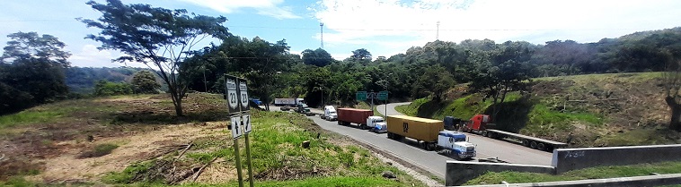 On laisse les camions à leur descente vers le sud :), août 2024