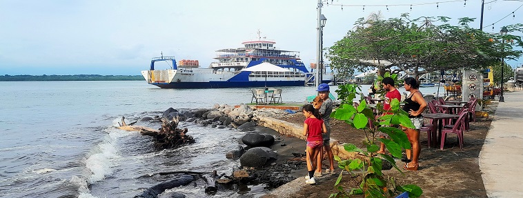 Ferry à l'arrivée à Puntarenas, mai 2024