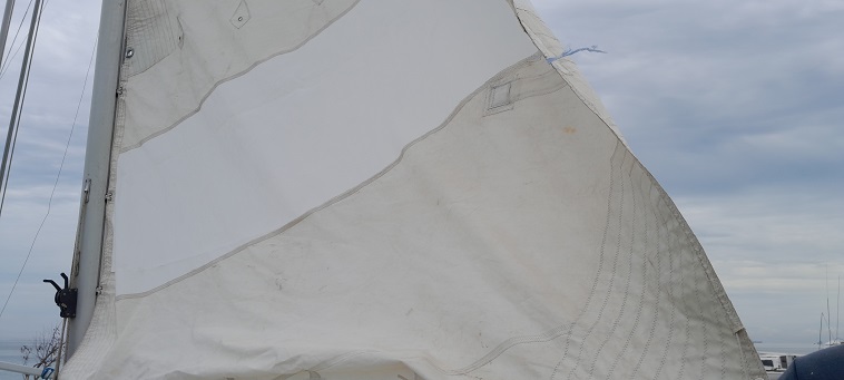 Grand-voile réparée, avr. 2025